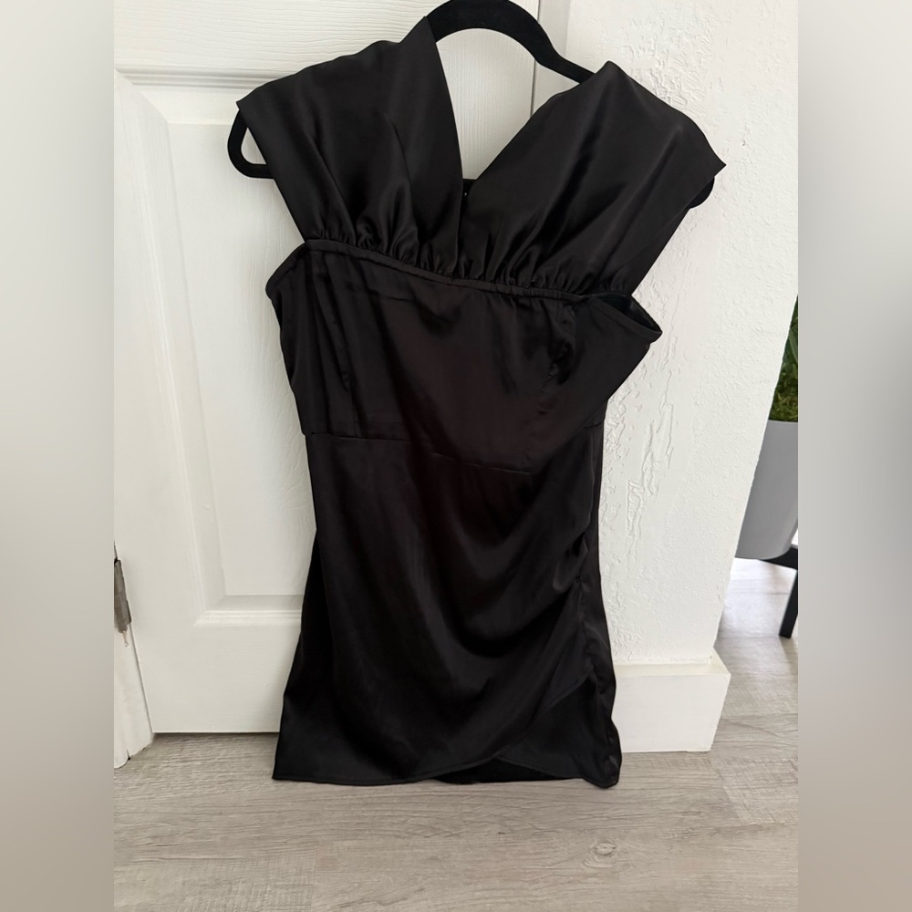 Elegant Black Sleeveless Dress